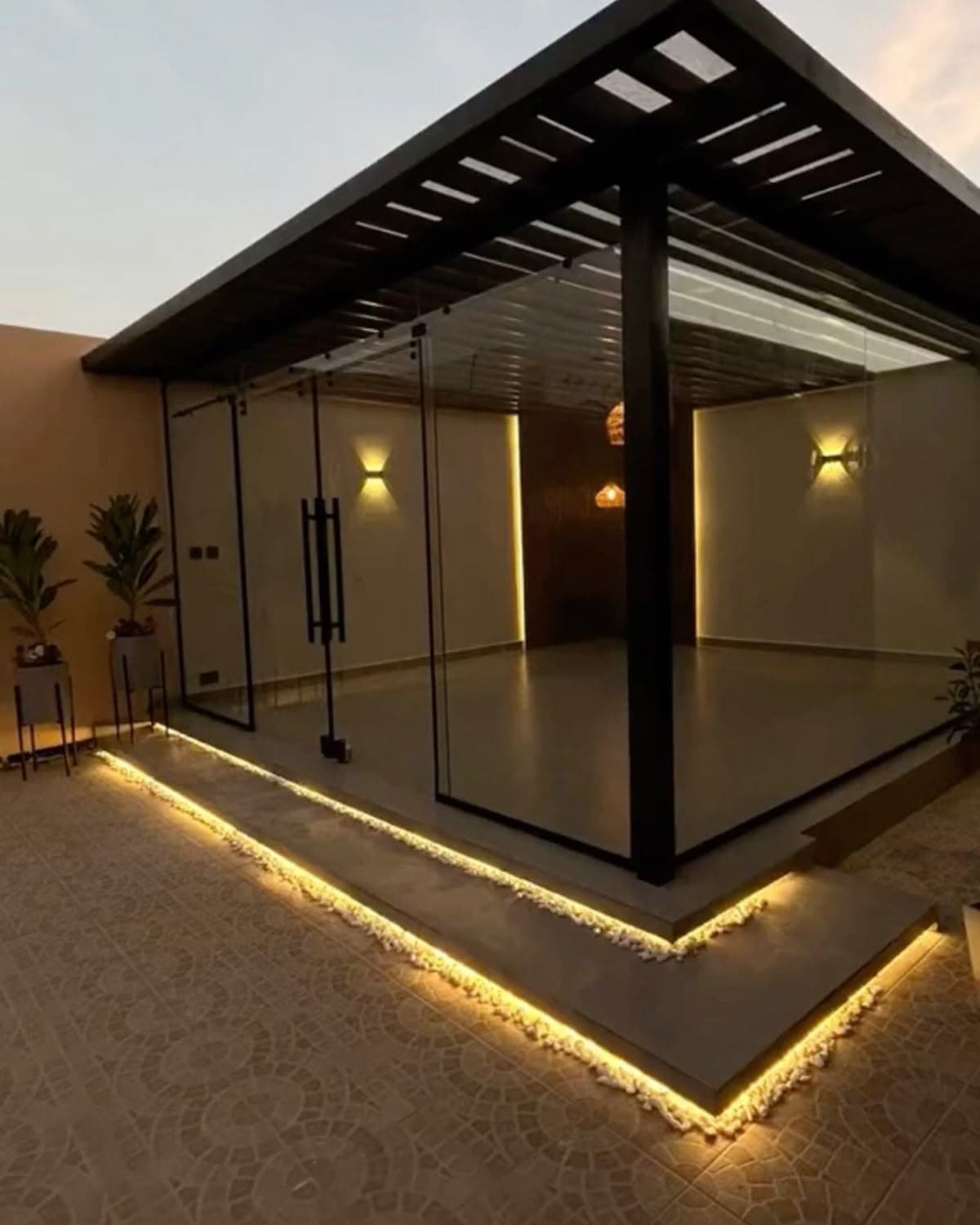 زجاج عاكس وحراري للواجهات الخارجية